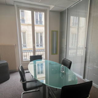 Bureau privé 15 m² 4 postes Location bureau Rue de la Pépinière Paris 75008 - photo 1